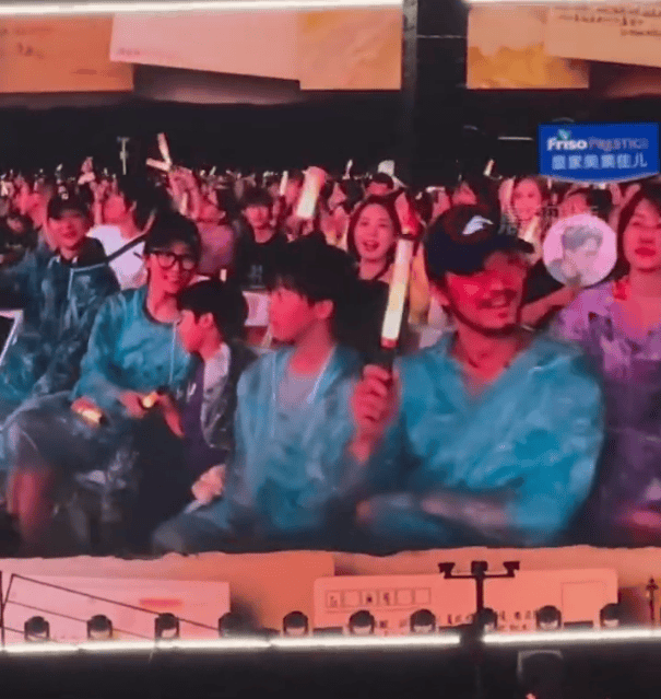 卢靖姗挺7月孕肚到演唱会支持老公!韩庚唱情歌表白老婆