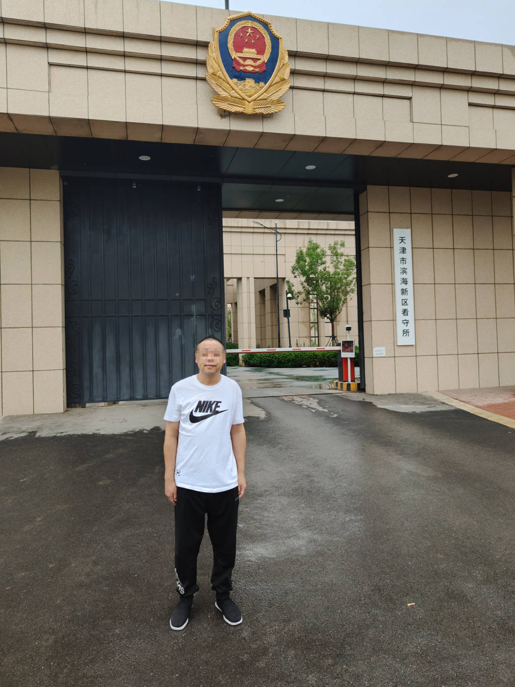 夫妻向“放贷人员”提供银行卡等“刷流水”被公诉续:法院准许检方撤诉