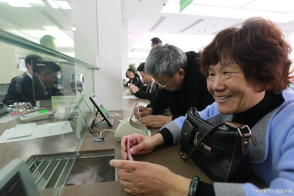 银行人员透露:从9月开始,手里有定期存款的人,应做好4个准备