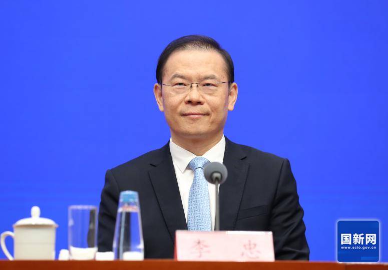 人社部:三项社保基金累计结余9.81万亿元