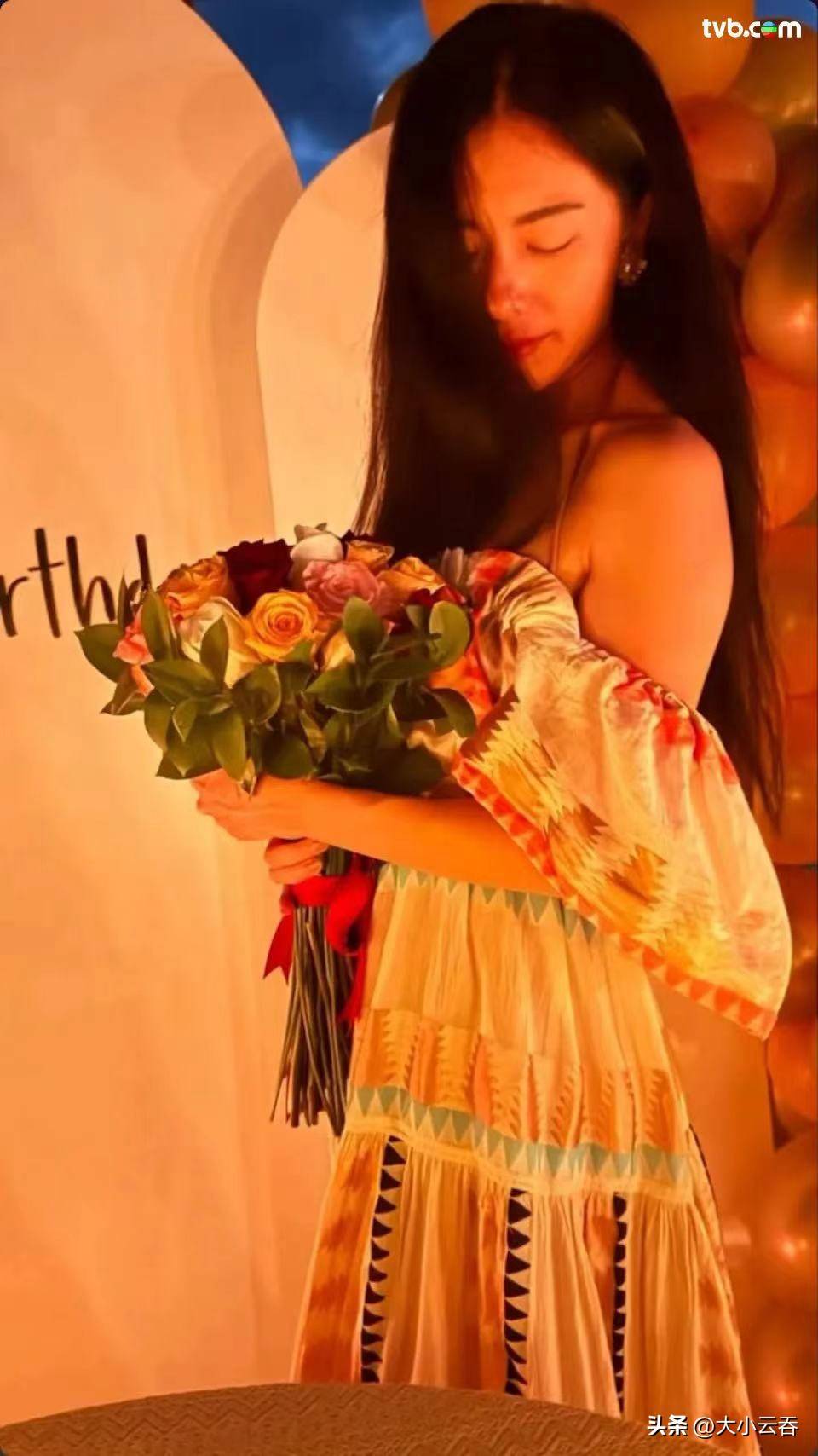 43岁「千禧女神」海边庆生美貌身材依旧，息影14年成上市公司主席