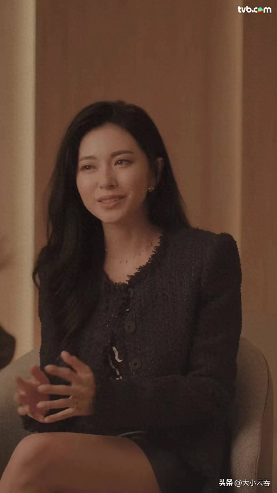 43岁「千禧女神」海边庆生美貌身材依旧，息影14年成上市公司主席