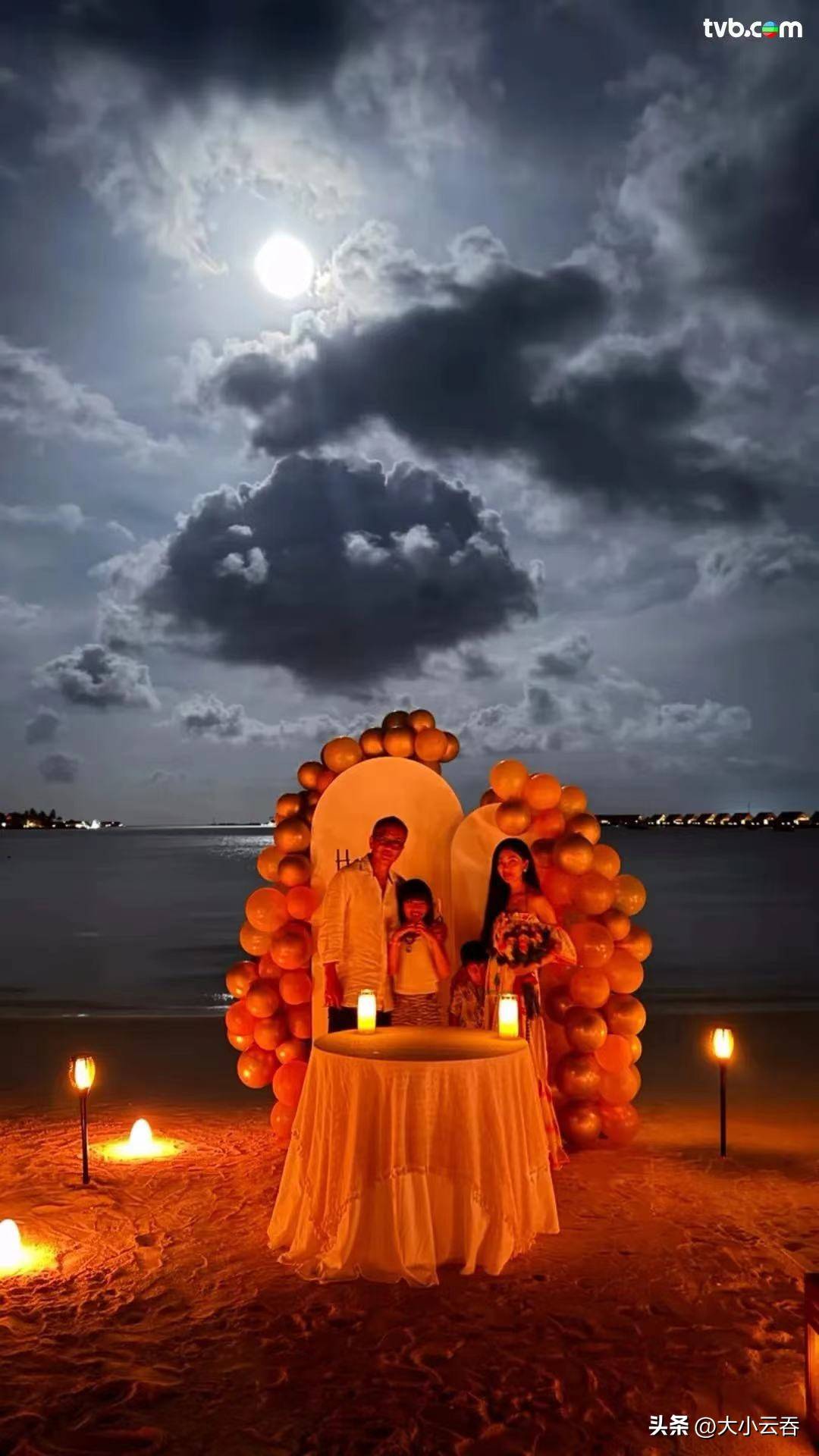 43岁「千禧女神」海边庆生美貌身材依旧，息影14年成上市公司主席