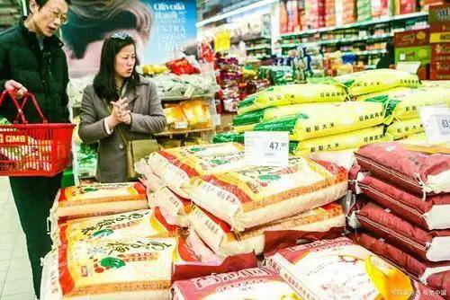 粮价或要大变天？国际粮价大涨后国内会跟着涨吗？现在终于有了答案