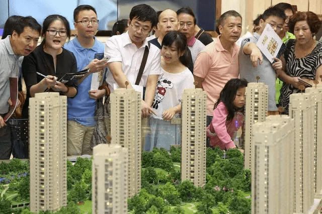 近两年不买房，10年后房价会大涨吗？曹德旺3句话，说得很透彻