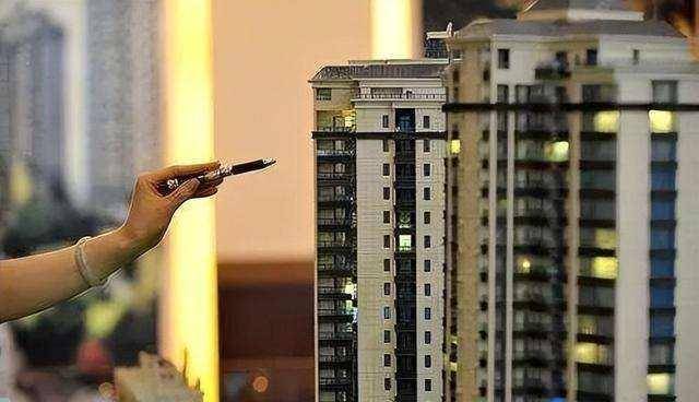 最近两年不买房，10年后房价会大涨吗？曹德旺3句话，说得很透彻