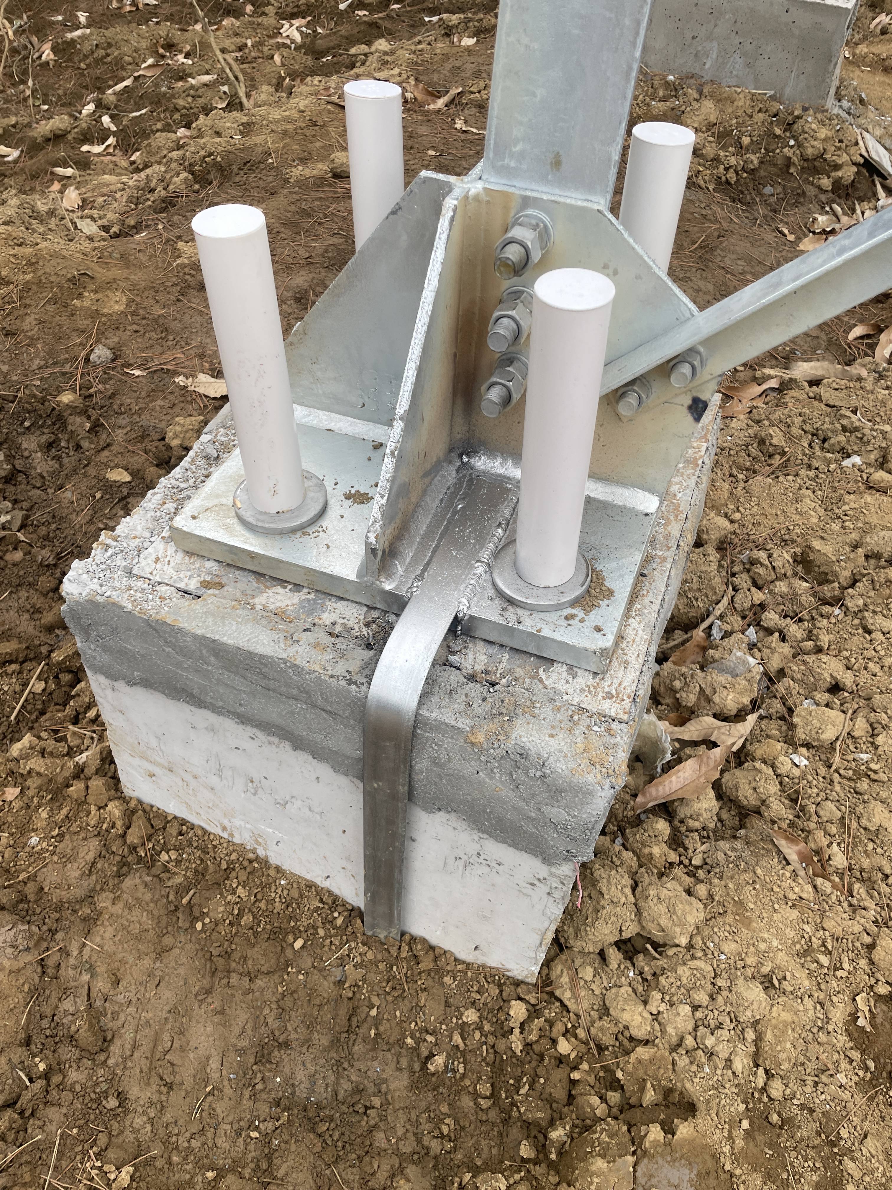 大家来看看这避雷塔安装基础做的怎么样？