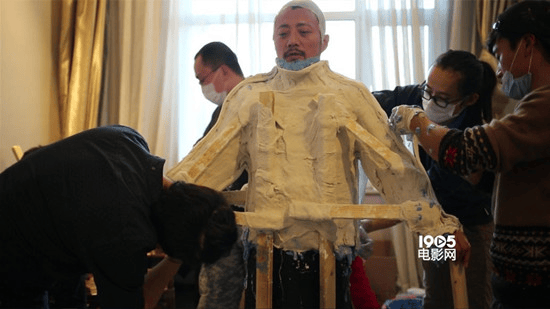 “全网都在馋他的身子”，最硬核霸王一朝翻红了